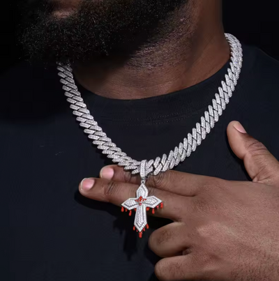 Colgante Cruz Gótica con Moissanite
