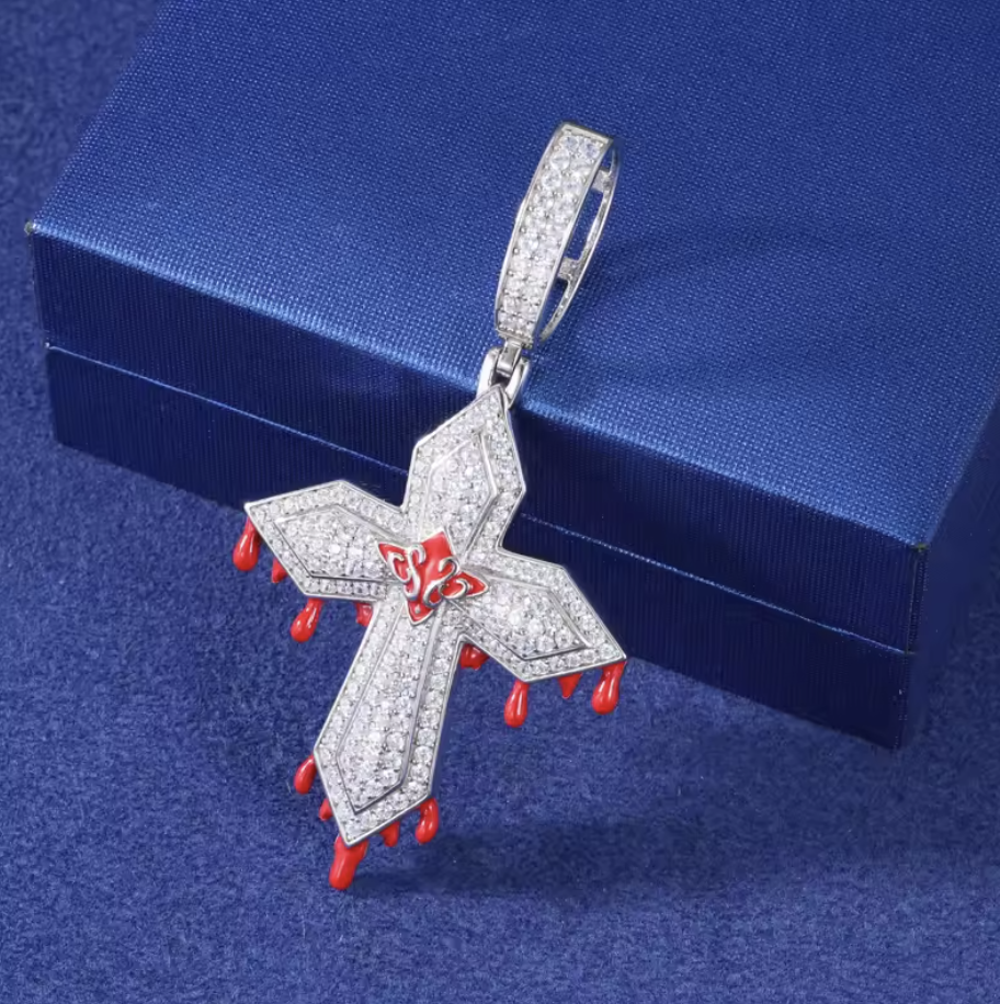 Colgante Cruz Gótica con Moissanite