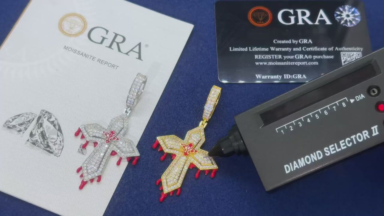 Colgante Cruz Gótica con Moissanite